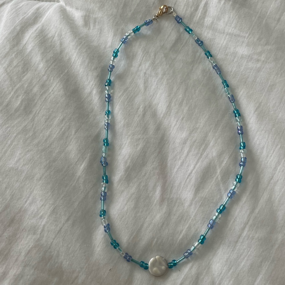Handmade / upcycled beaded necklace! Sustainable, cute, & trendy!💙
